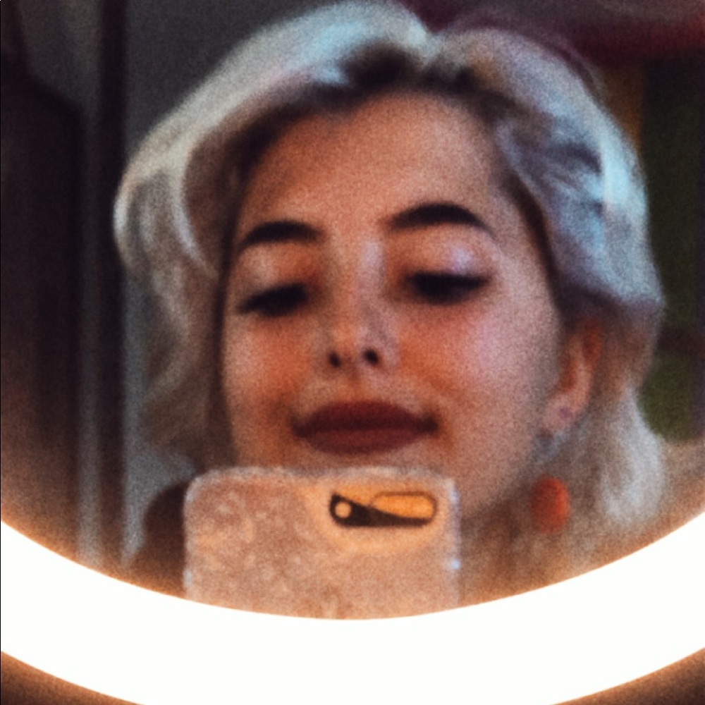 Meet your Posher, Lauren